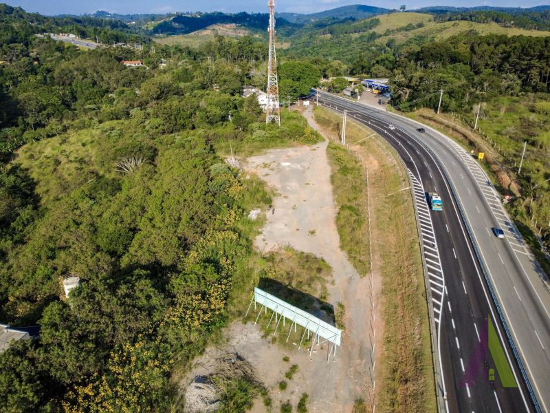 Terreno na beira da Raposo Tavares com boa parte terraplanado em São Roque!