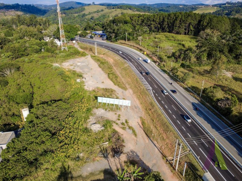 Terreno na beira da Raposo Tavares com boa parte terraplanado em São Roque!