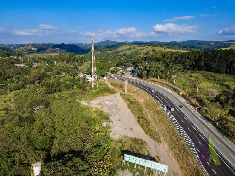 Terreno na beira da Raposo Tavares com boa parte terraplanado em São Roque!