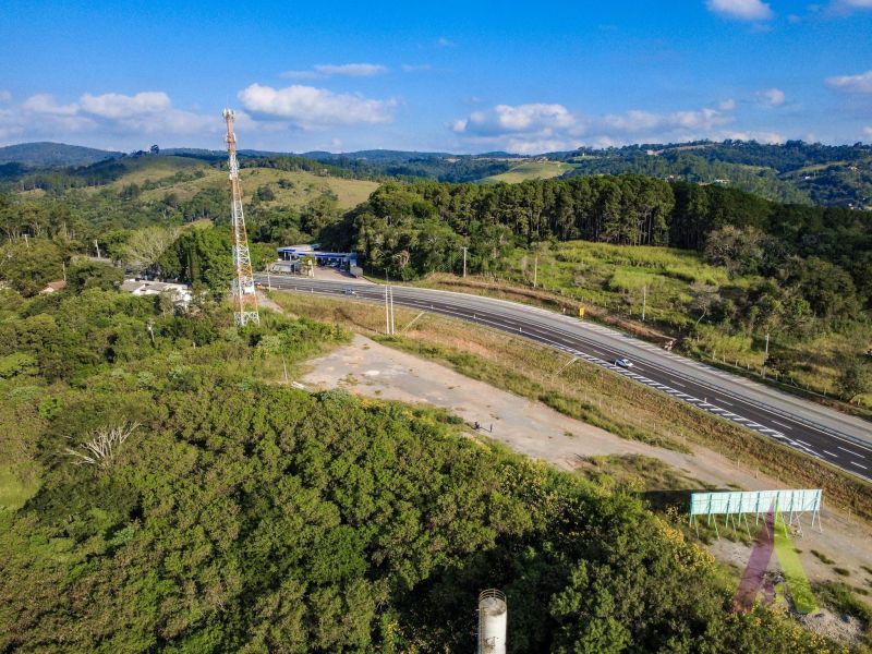 Terreno na beira da Raposo Tavares com boa parte terraplanado em São Roque!
