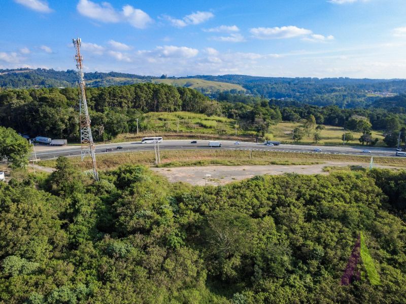 Terreno na beira da Raposo Tavares com boa parte terraplanado em São Roque!