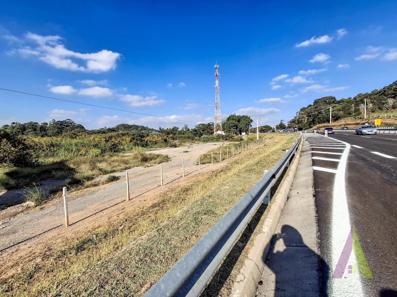 Terreno na beira da Raposo Tavares com boa parte terraplanado em São Roque!