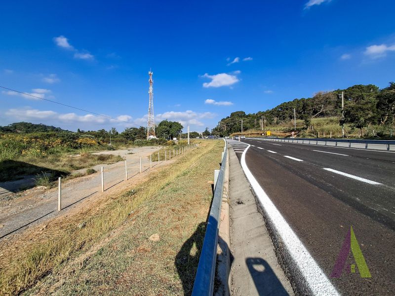 Terreno na beira da Raposo Tavares com boa parte terraplanado em São Roque!
