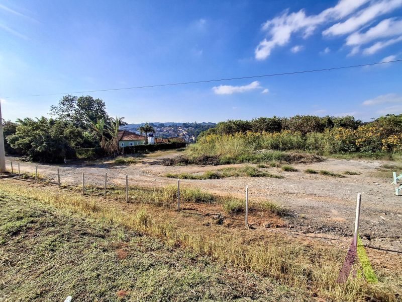 Terreno na beira da Raposo Tavares com boa parte terraplanado em São Roque!
