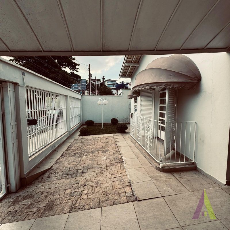 Casa Térrea em Bairro Tradicional de  São Roque!