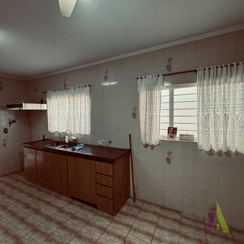 Casa Térrea em Bairro Tradicional de  São Roque!