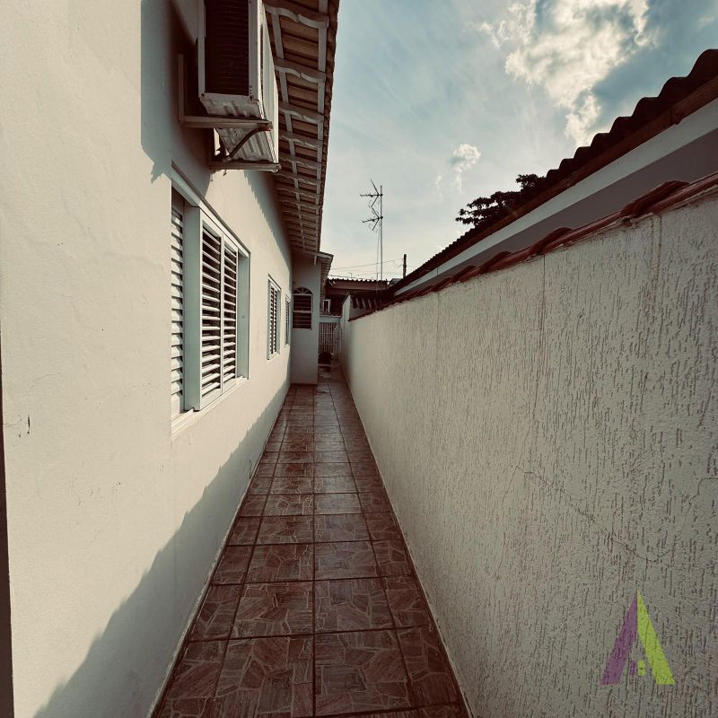 Casa Térrea em Bairro Tradicional de  São Roque!