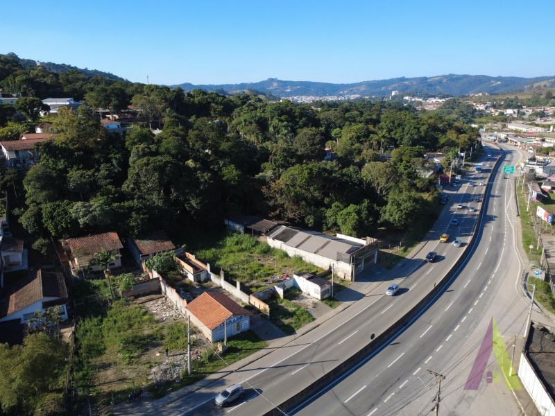 Terreno na beira da Raposo Tavares na divisa de Mairinque com São Roque!