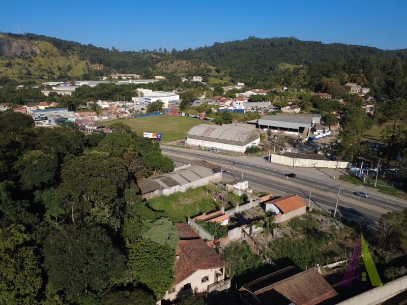 Terreno na beira da Raposo Tavares na divisa de Mairinque com São Roque!