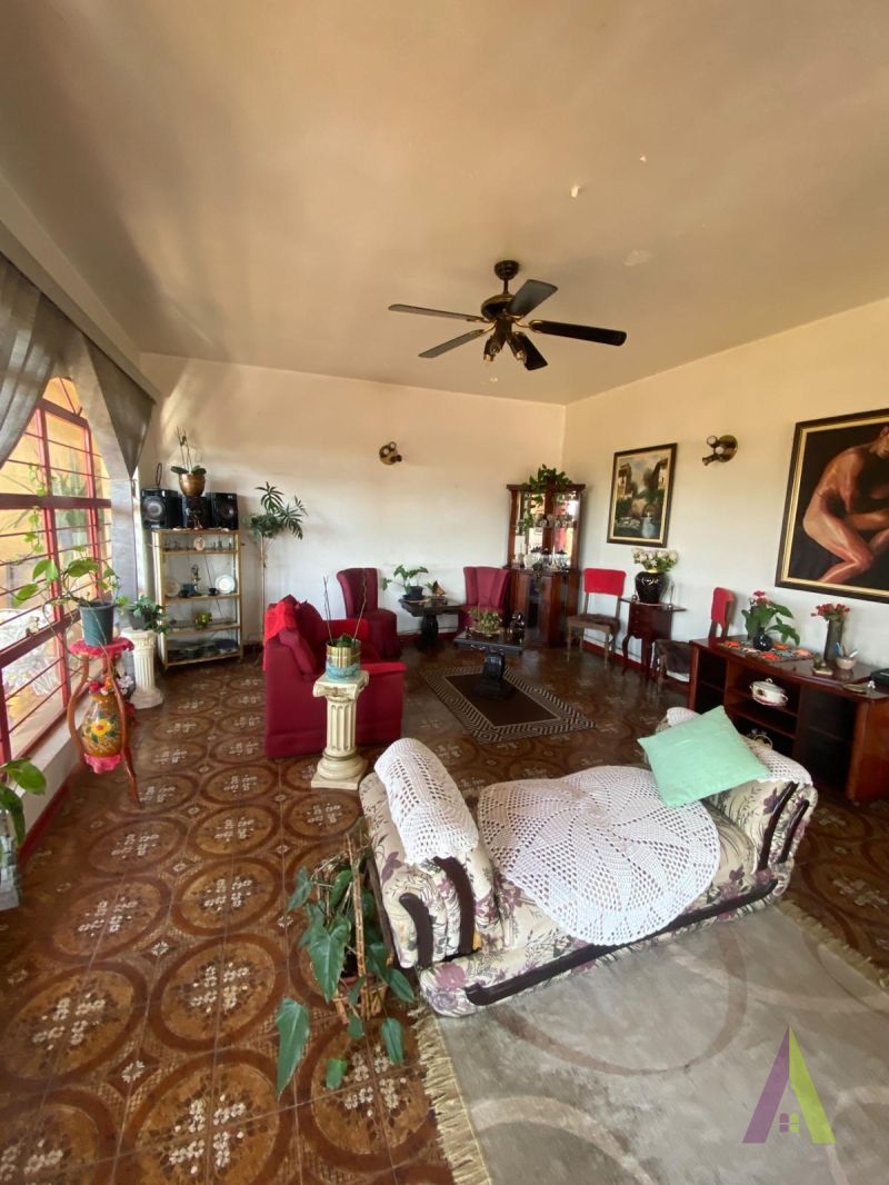 Casa Próxima ao Centro de São Roque!