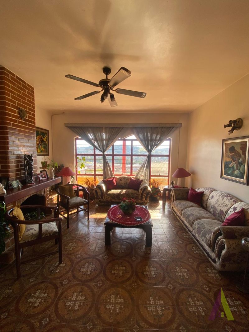 Casa Próxima ao Centro de São Roque!