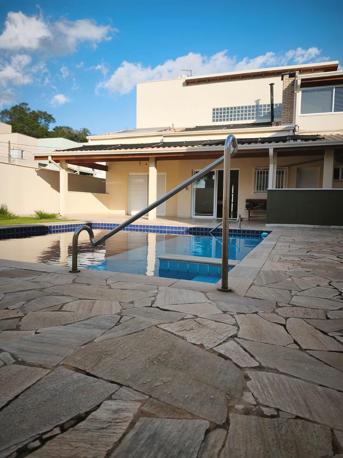 Casa Térrea em Condomínio de Alto Padrão de São Roque!