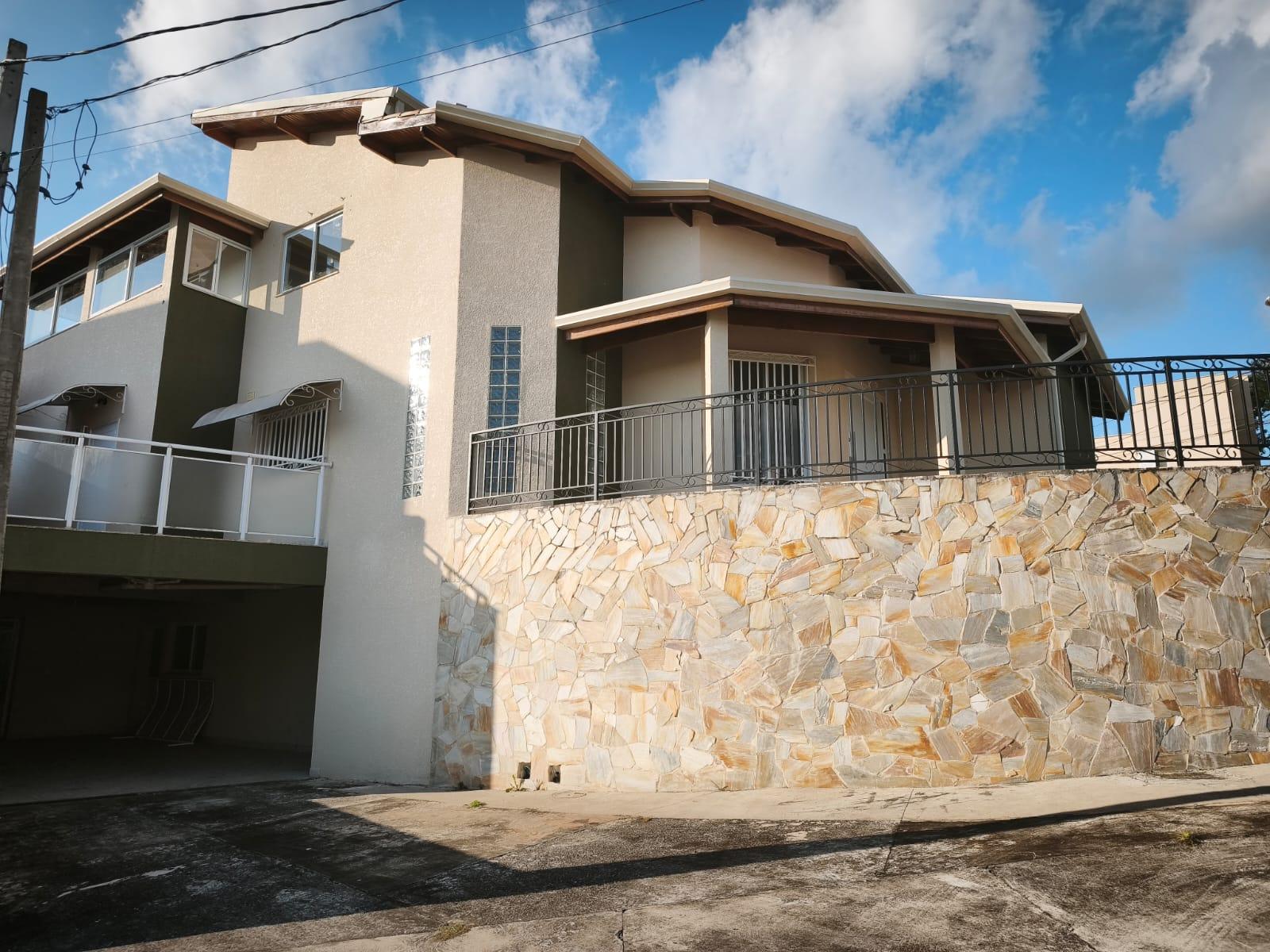 Casa Térrea em Condomínio de Alto Padrão de São Roque!