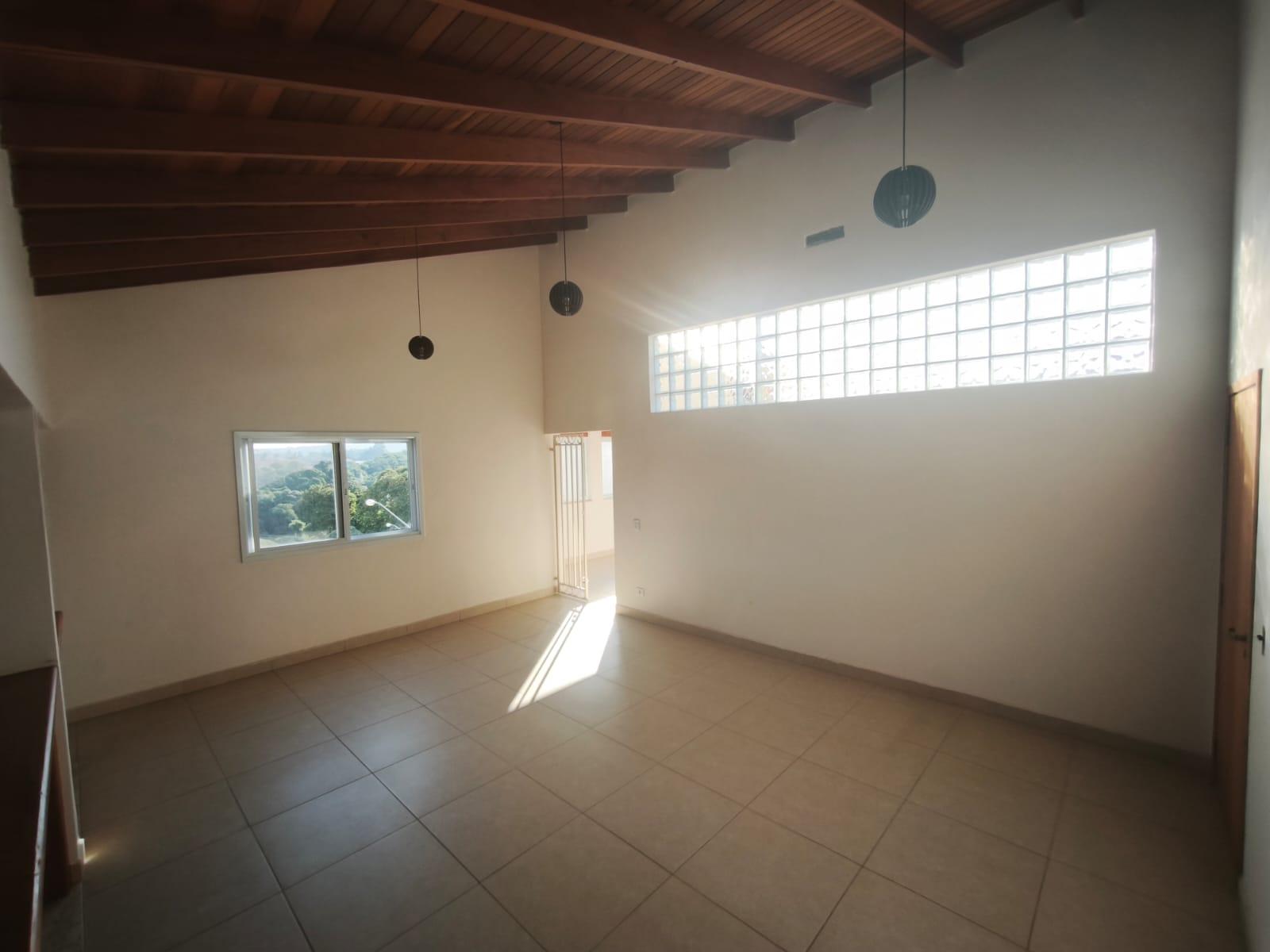 Casa Térrea em Condomínio de Alto Padrão de São Roque!