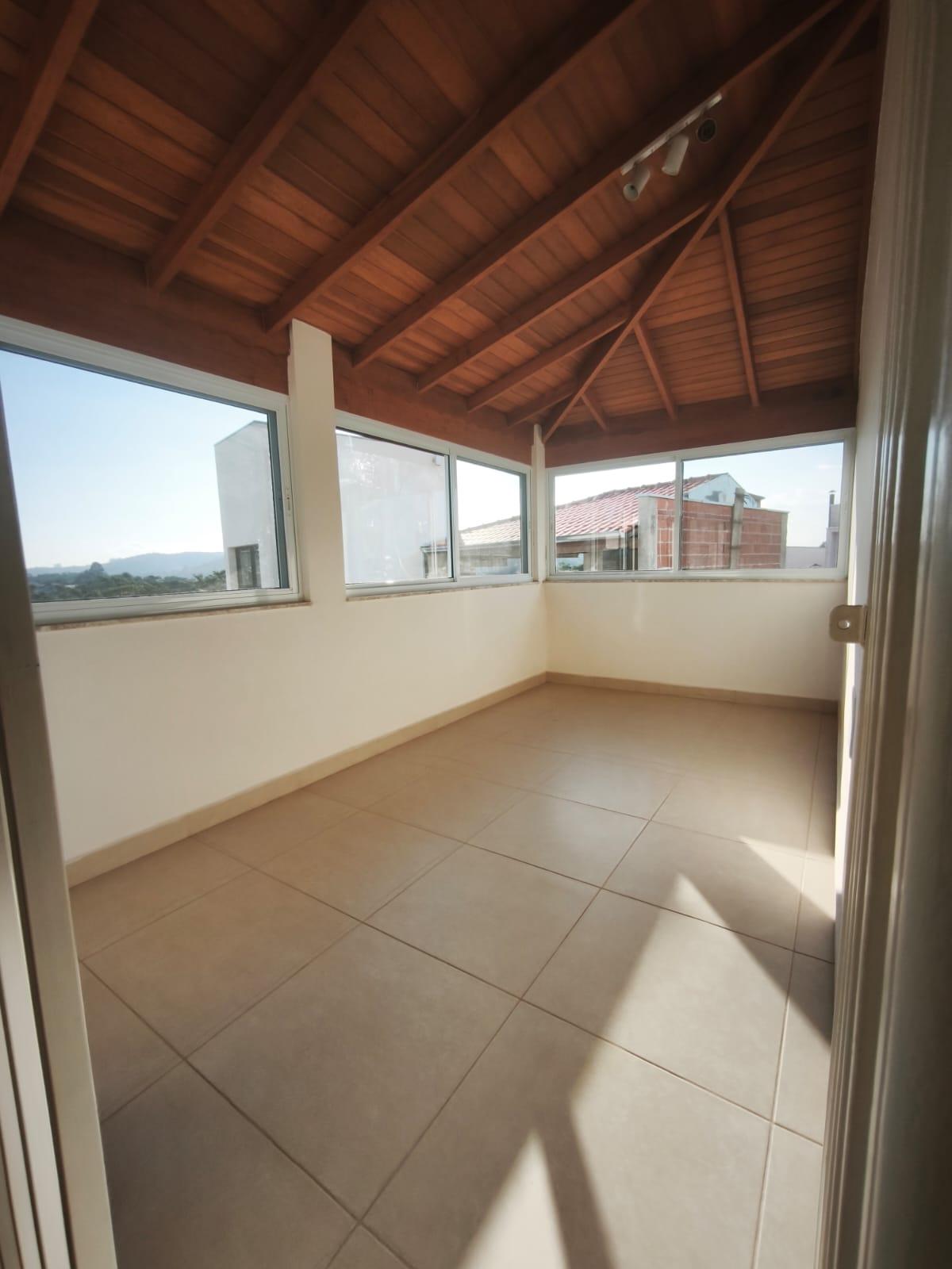 Casa Térrea em Condomínio de Alto Padrão de São Roque!