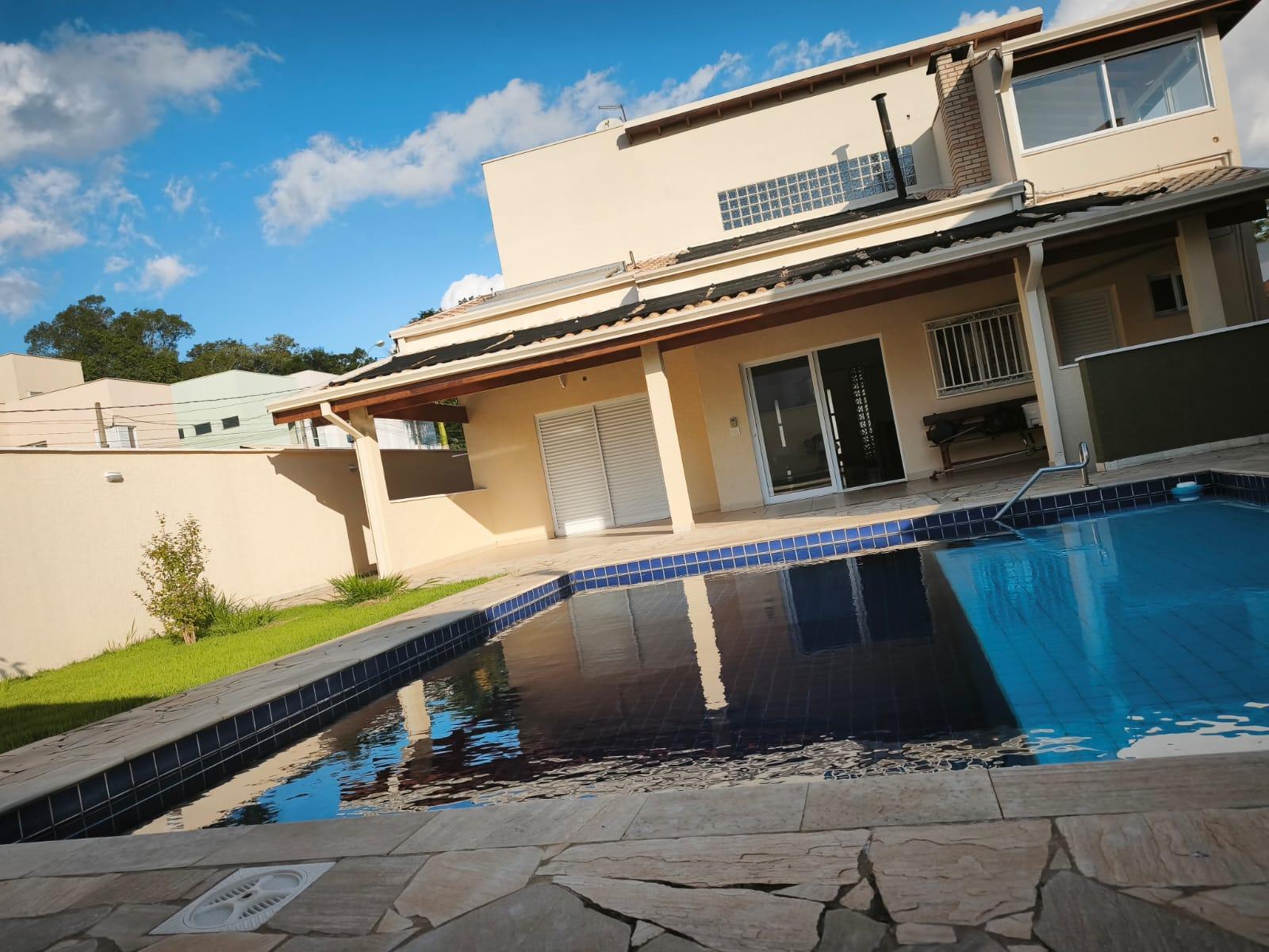 Casa Térrea em Condomínio de Alto Padrão de São Roque!