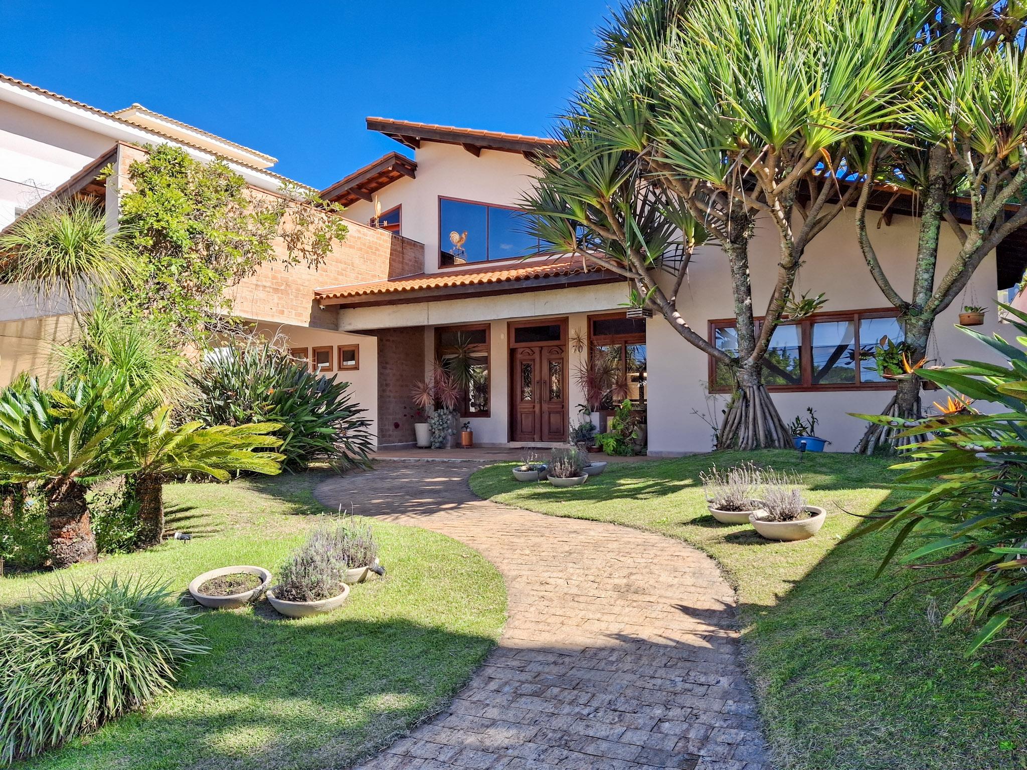 Condominio em Jardim Villaça, SÃO ROQUE - Casa em Condomínio Fechado de Alto Padrão com Área Gourmet e Mezanino em São Roque! 
