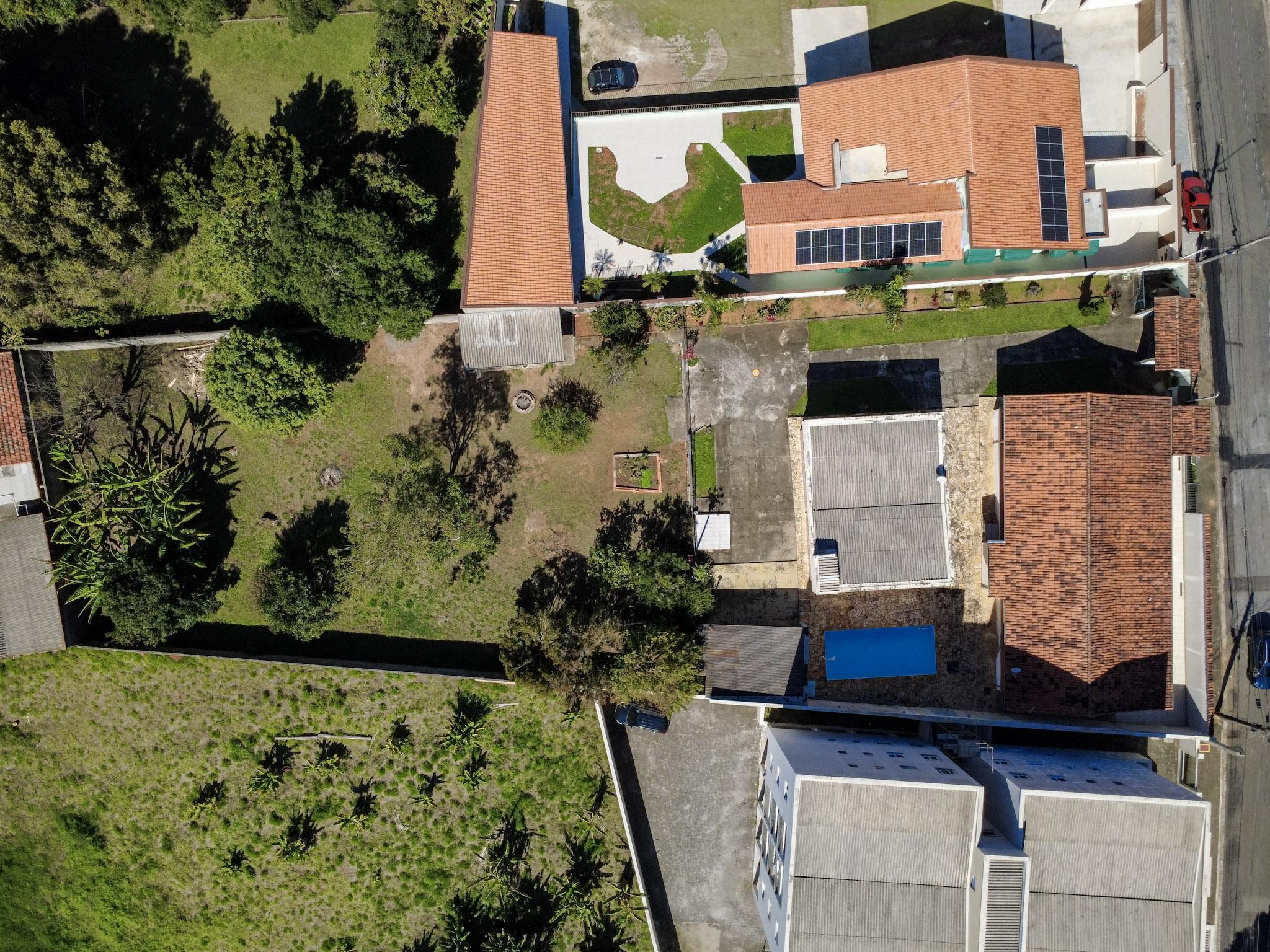 Condomínio em Jardim Brasil, SÃO ROQUE - Imóvel com 2 casas, 1 depósito, piscina e quintal gigantesco na região central de São Roque! - Foto 9