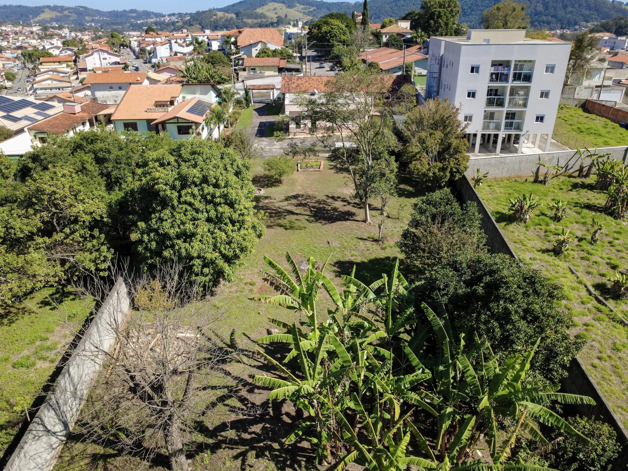 Condomínio em Jardim Brasil, SÃO ROQUE - Imóvel com 2 casas, 1 depósito, piscina e quintal gigantesco na região central de São Roque! - Foto 151