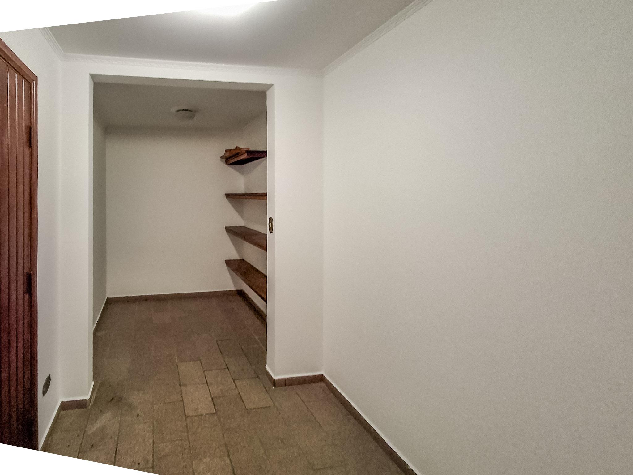 Condomínio em Vila Marques, SÃO ROQUE - Sobrado de Alto Padrão com Atelier Avarandado e Linda Vista no Coração de São Roque! - Foto 15
