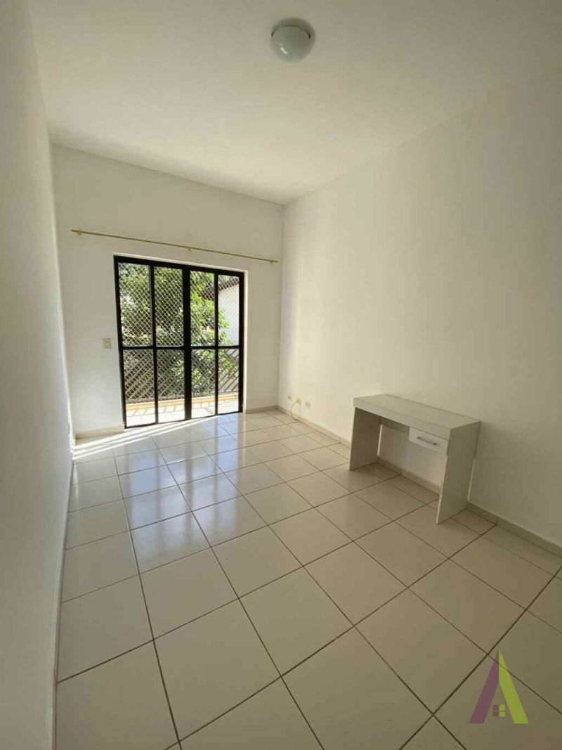 Apartamento com Sacada Próximo ao Centro de São Roque! 