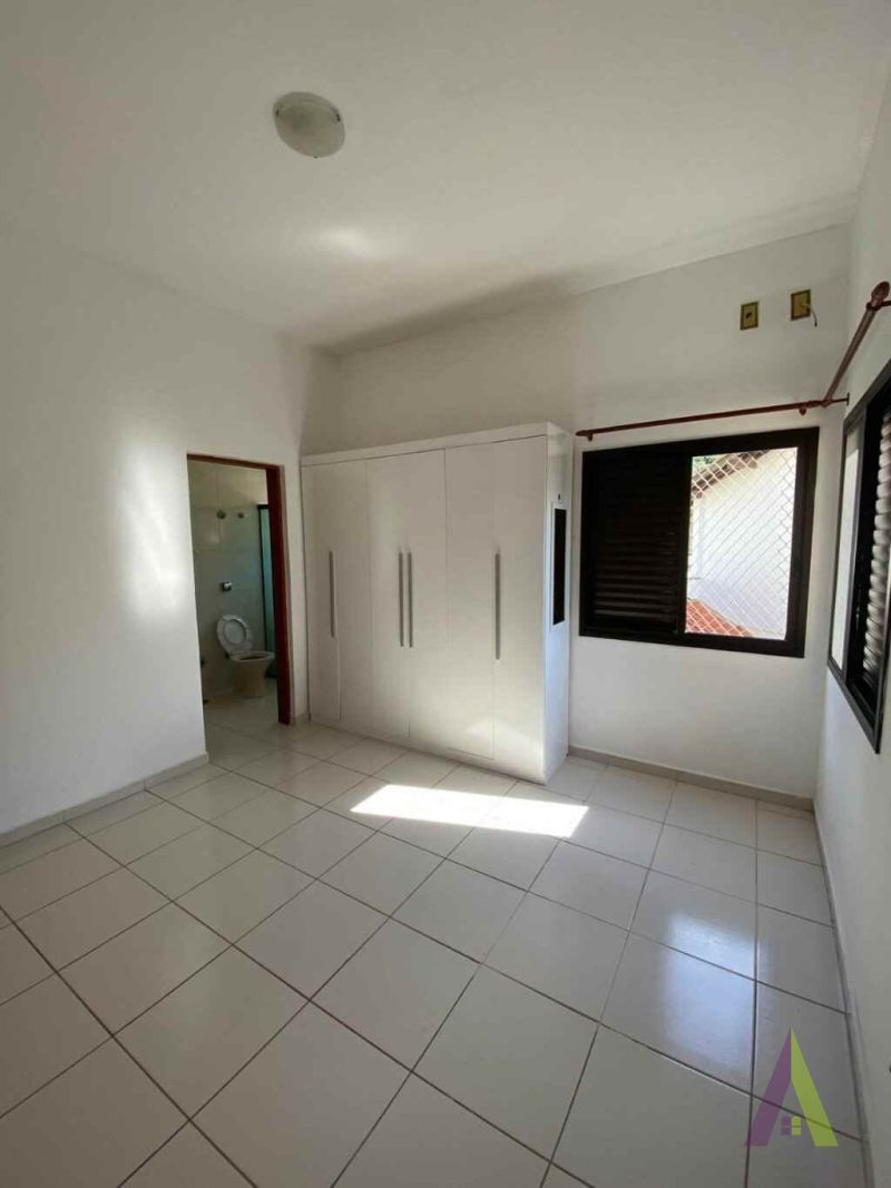 Apartamento com Sacada Próximo ao Centro de São Roque! 