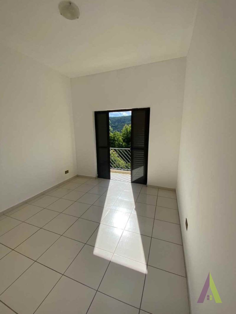 Apartamento com Sacada Próximo ao Centro de São Roque! 