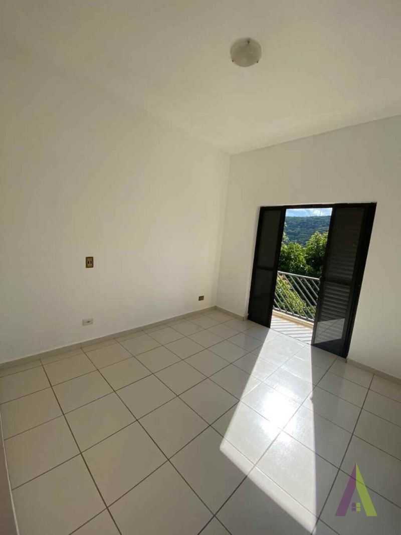 Apartamento com Sacada Próximo ao Centro de São Roque! 