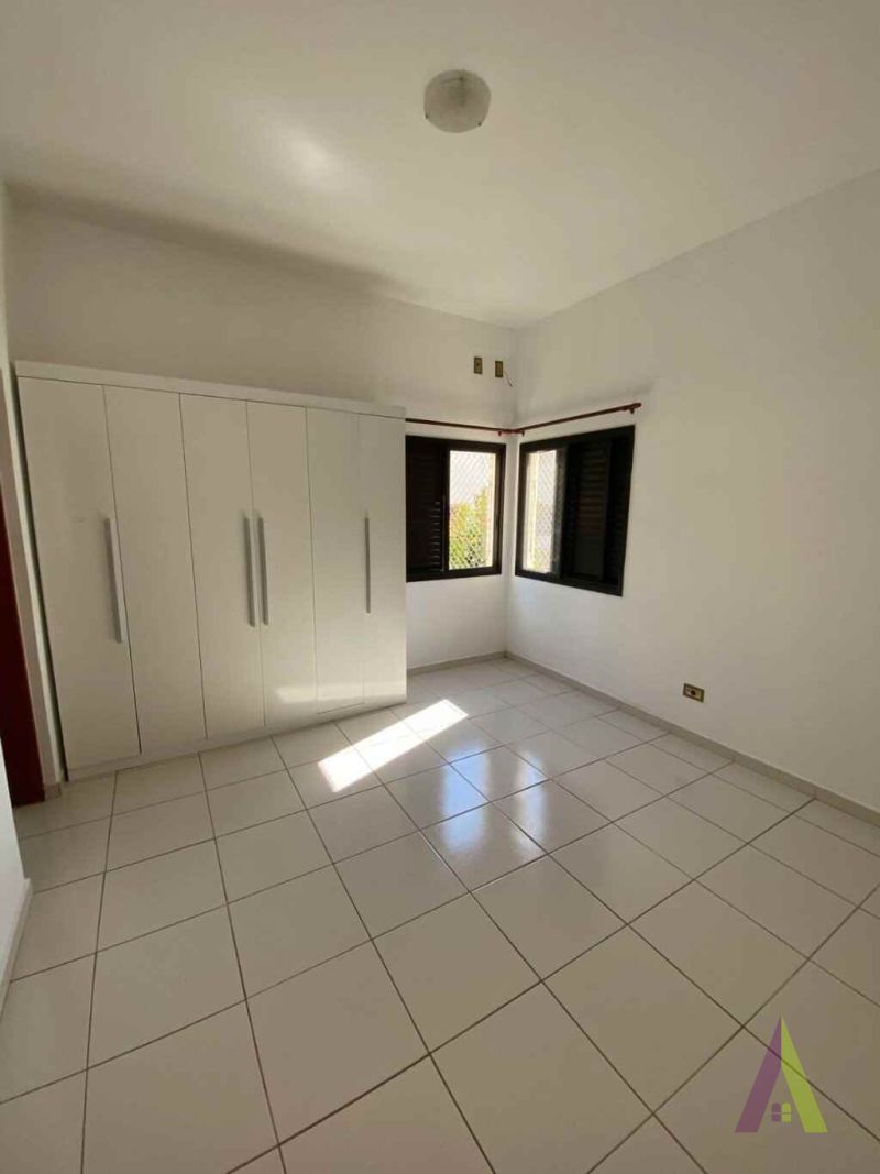 Apartamento com Sacada Próximo ao Centro de São Roque! 