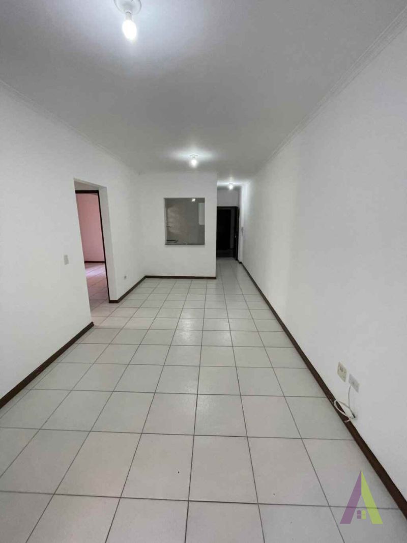 Apartamento no Centro de São Roque!