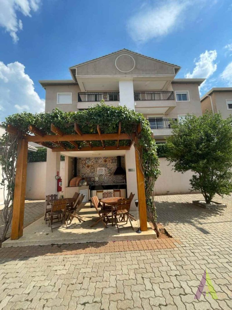 Apartamento Rico em Planejados  em Condomínio Clube em São Roque!