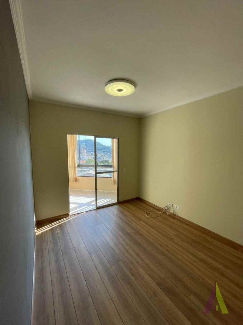 Apartamento no Centro de São Roque!