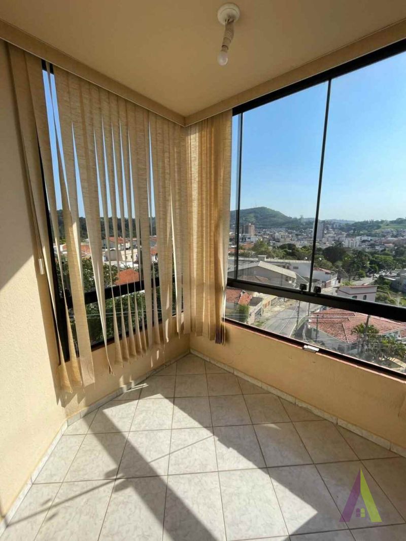 Apartamento no Centro de São Roque!