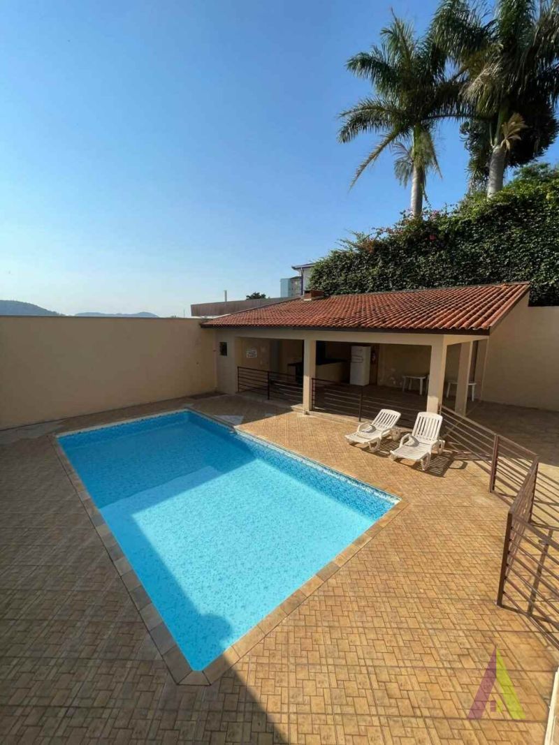 Apartamento no Centro de São Roque!