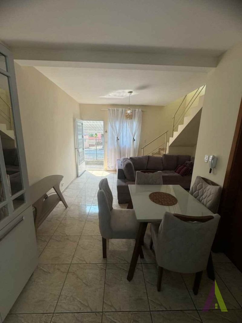 Sobrado Mobiliado em Condomínio de São Roque!