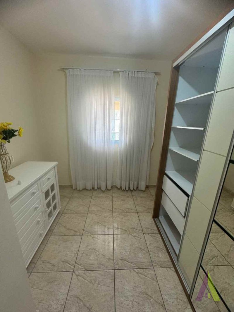 Sobrado Mobiliado em Condomínio de São Roque!