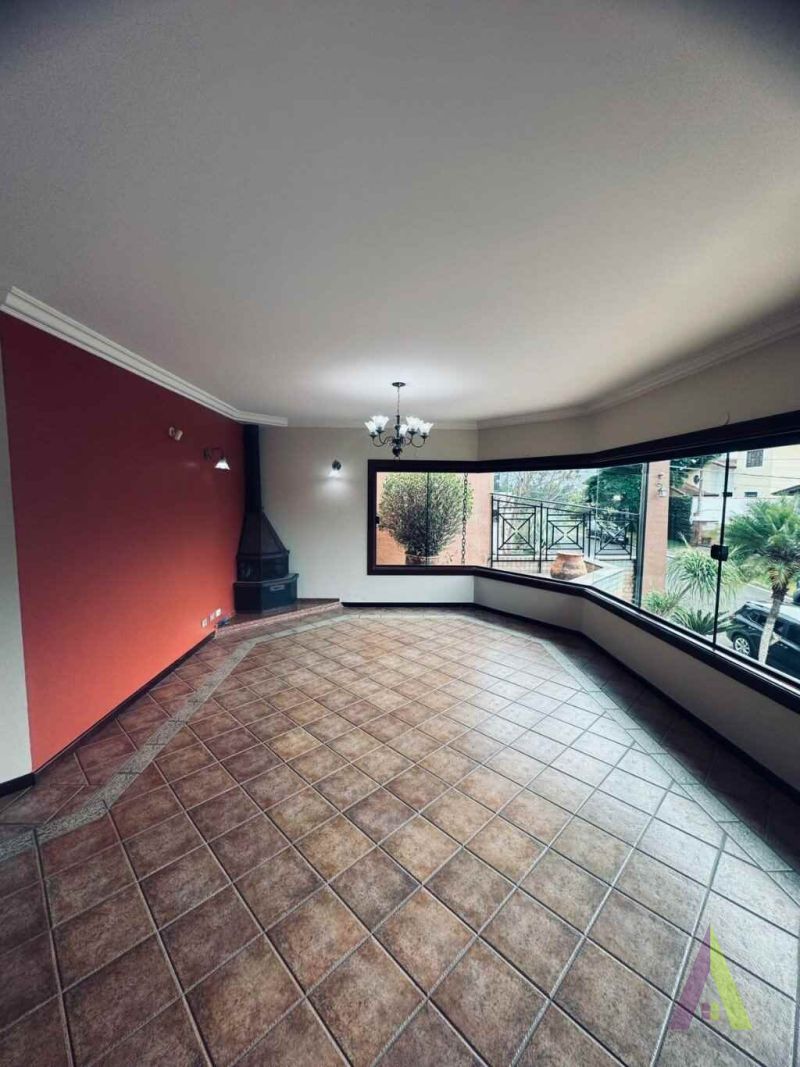 Casa em Condomínio Fechado de Alto Padrão em São Roque!