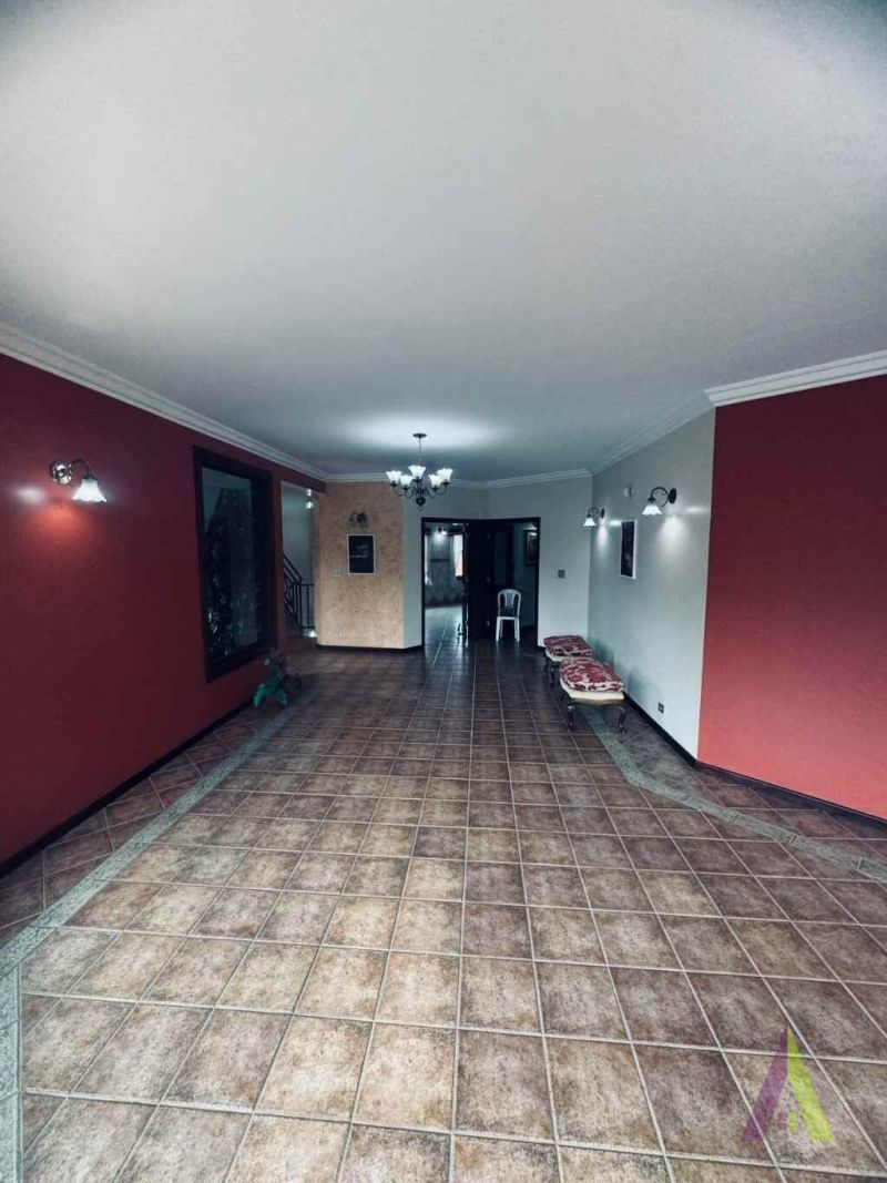 Casa em Condomínio Fechado de Alto Padrão em São Roque!