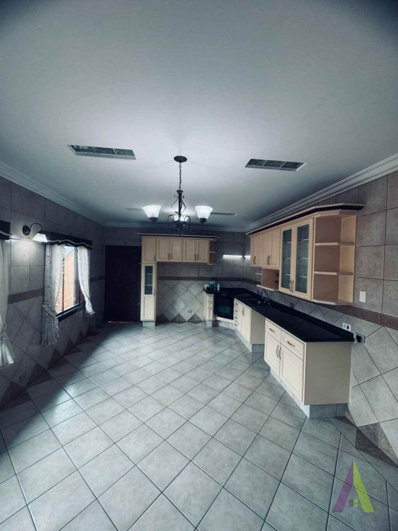 Casa em Condomínio Fechado de Alto Padrão em São Roque!