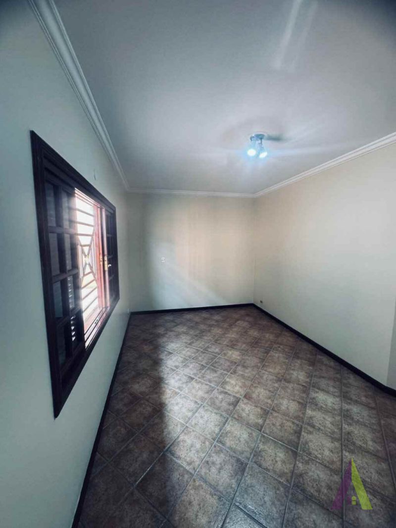Casa em Condomínio Fechado de Alto Padrão em São Roque!