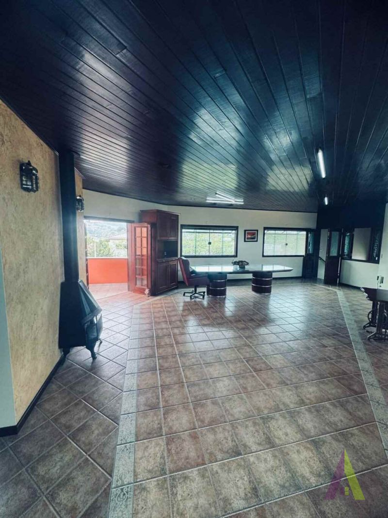 Casa em Condomínio Fechado de Alto Padrão em São Roque!