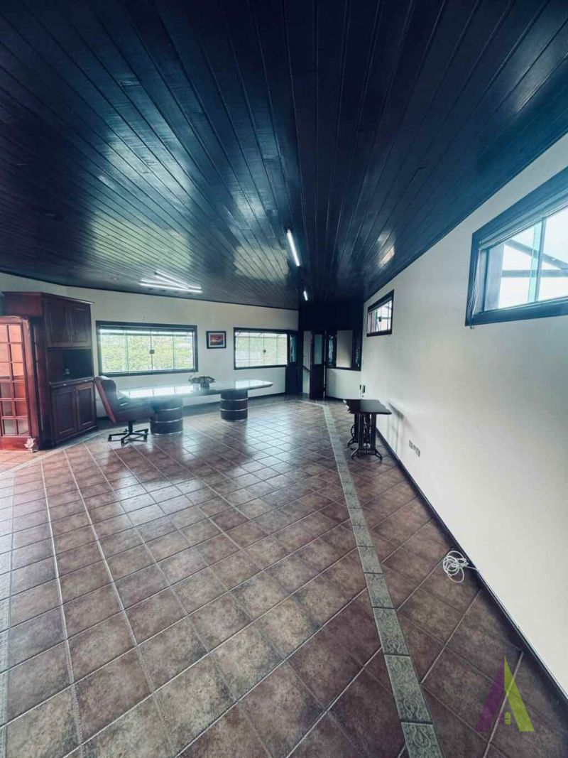 Casa em Condomínio Fechado de Alto Padrão em São Roque!