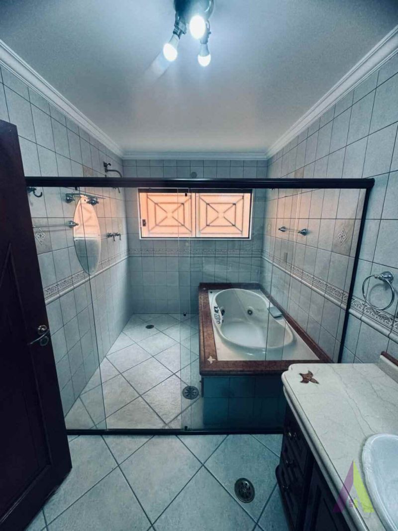 Casa em Condomínio Fechado de Alto Padrão em São Roque!