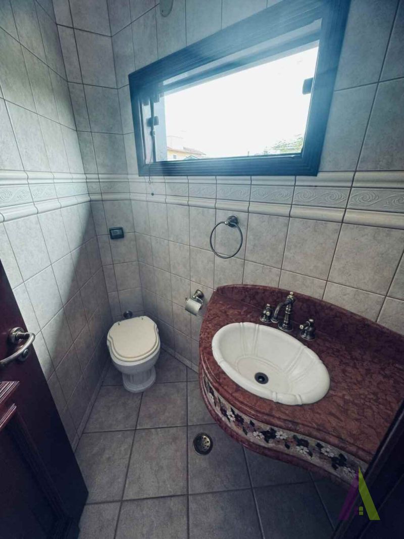 Casa em Condomínio Fechado de Alto Padrão em São Roque!