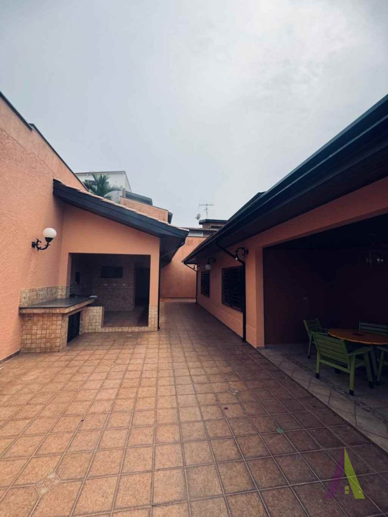 Casa em Condomínio Fechado de Alto Padrão em São Roque!