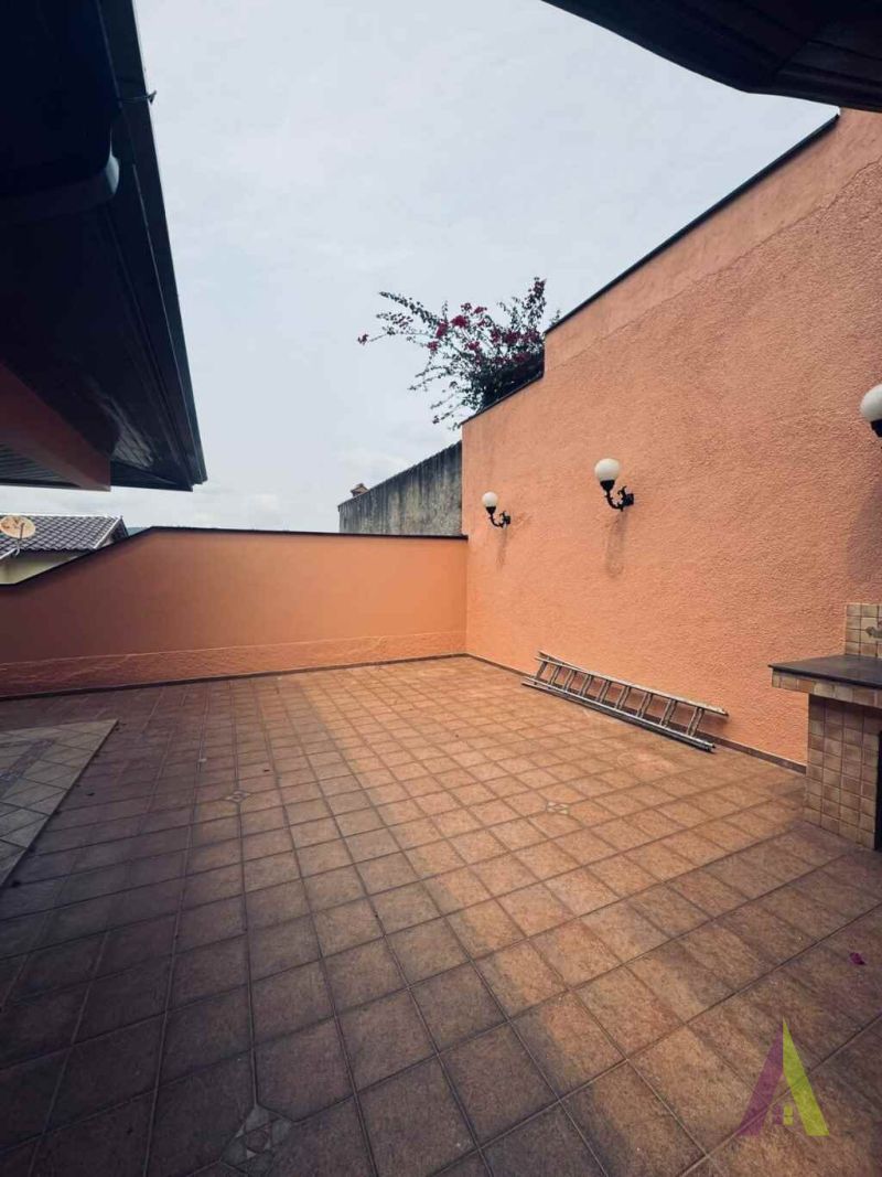 Casa em Condomínio Fechado de Alto Padrão em São Roque!