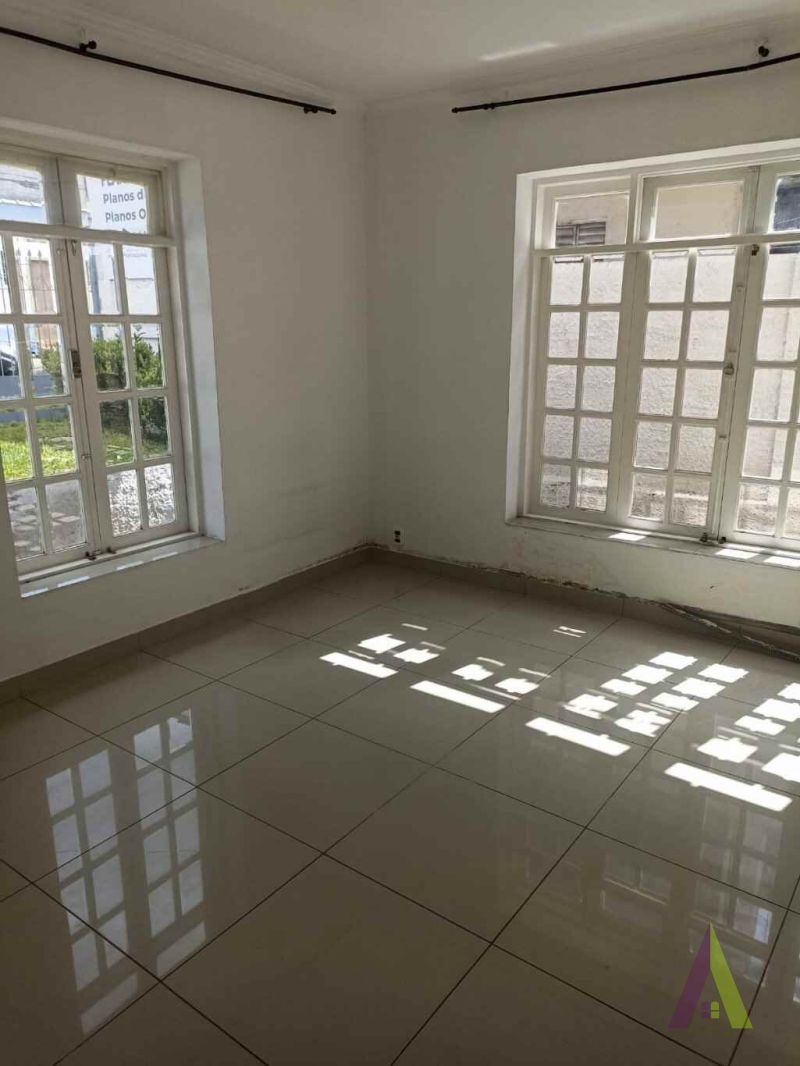 Casa Térrea Comercial em São Roque!