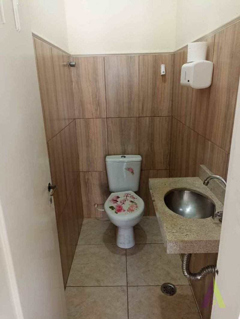 Casa Térrea Comercial em São Roque!