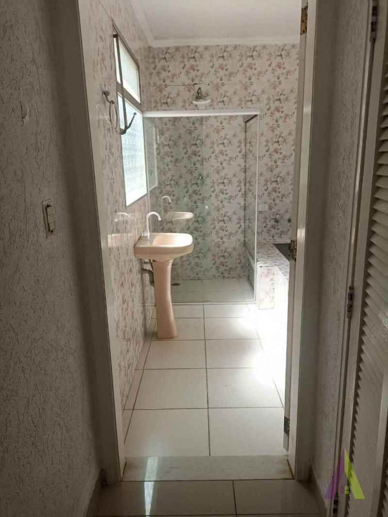 Casa Térrea Comercial em São Roque!