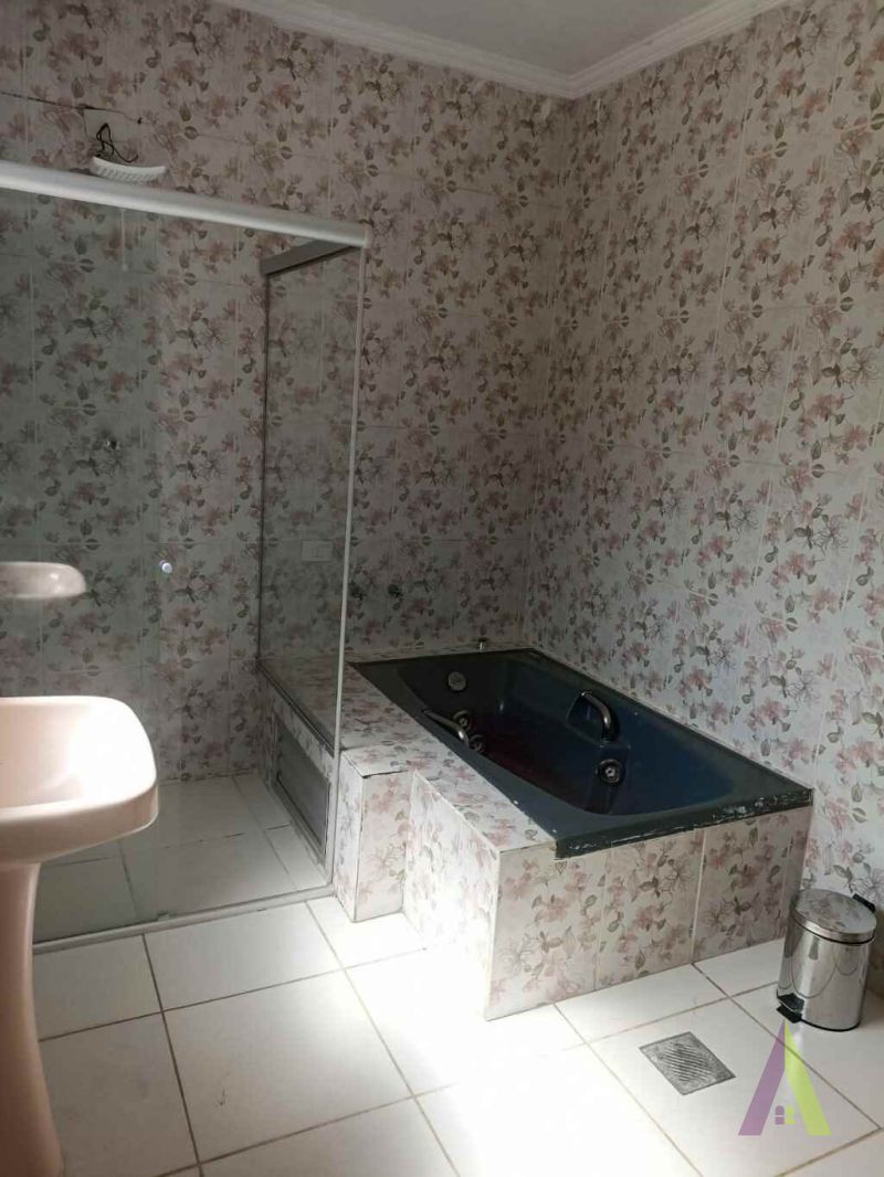 Casa Térrea Comercial em São Roque!